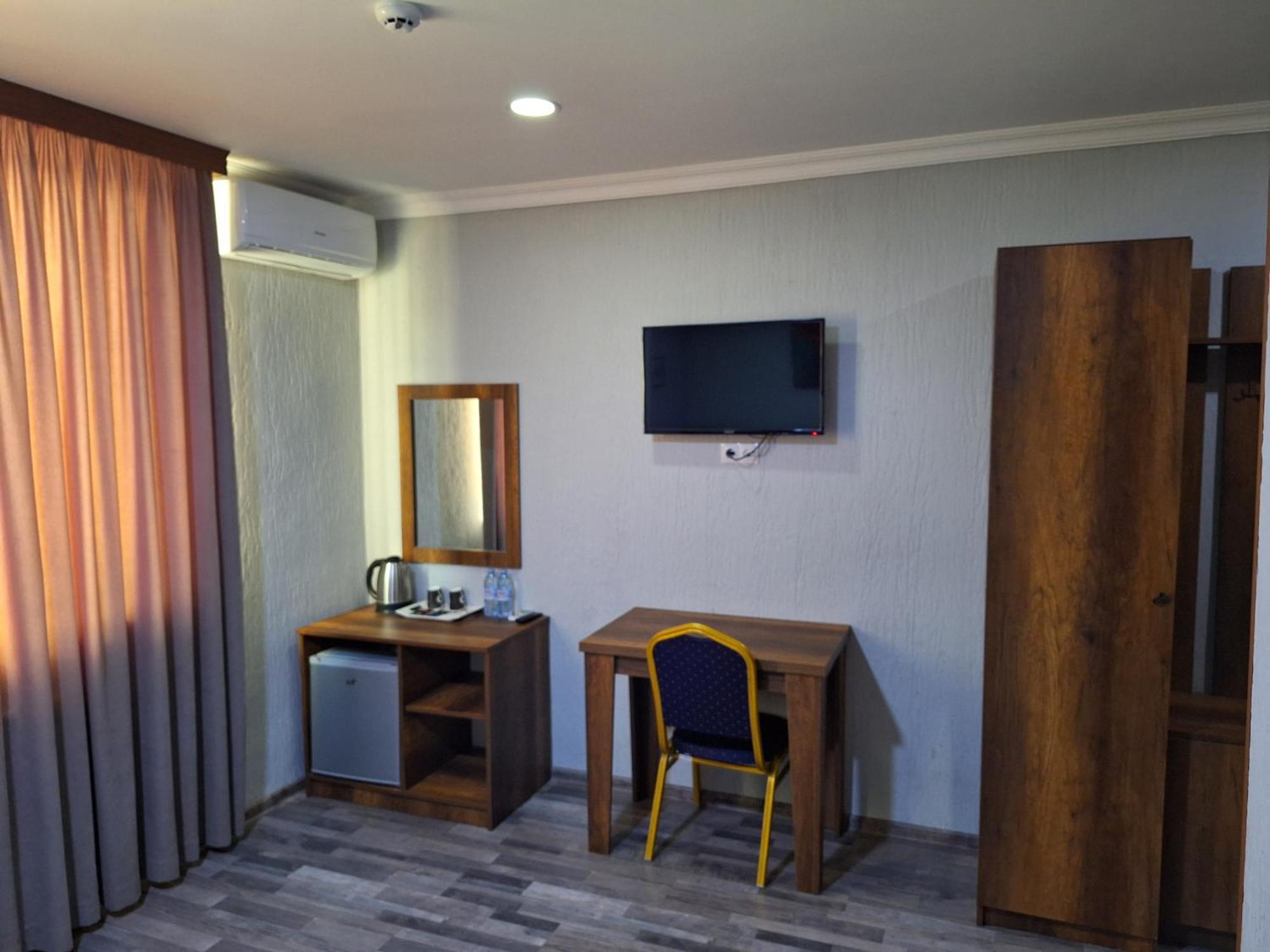 Hotel Georgian Кутаиси Экстерьер фото